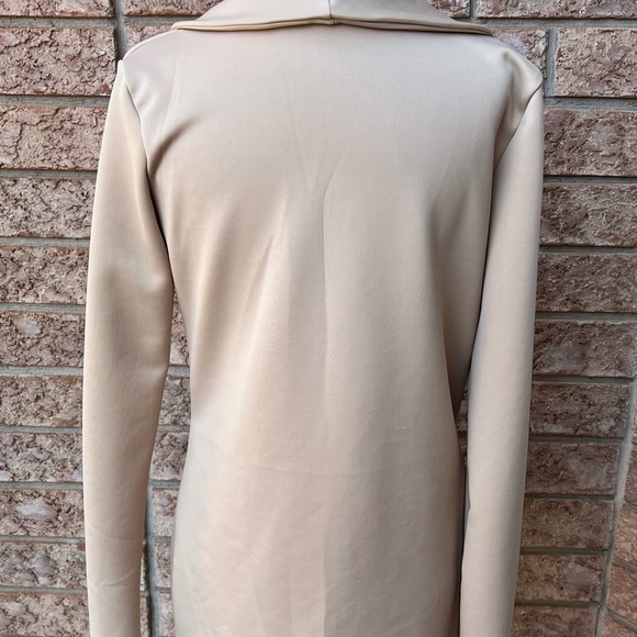 💥$11 — Fitted tan PrettyLittle Thing blazer 🤎🧥 - Picture 3 of 3